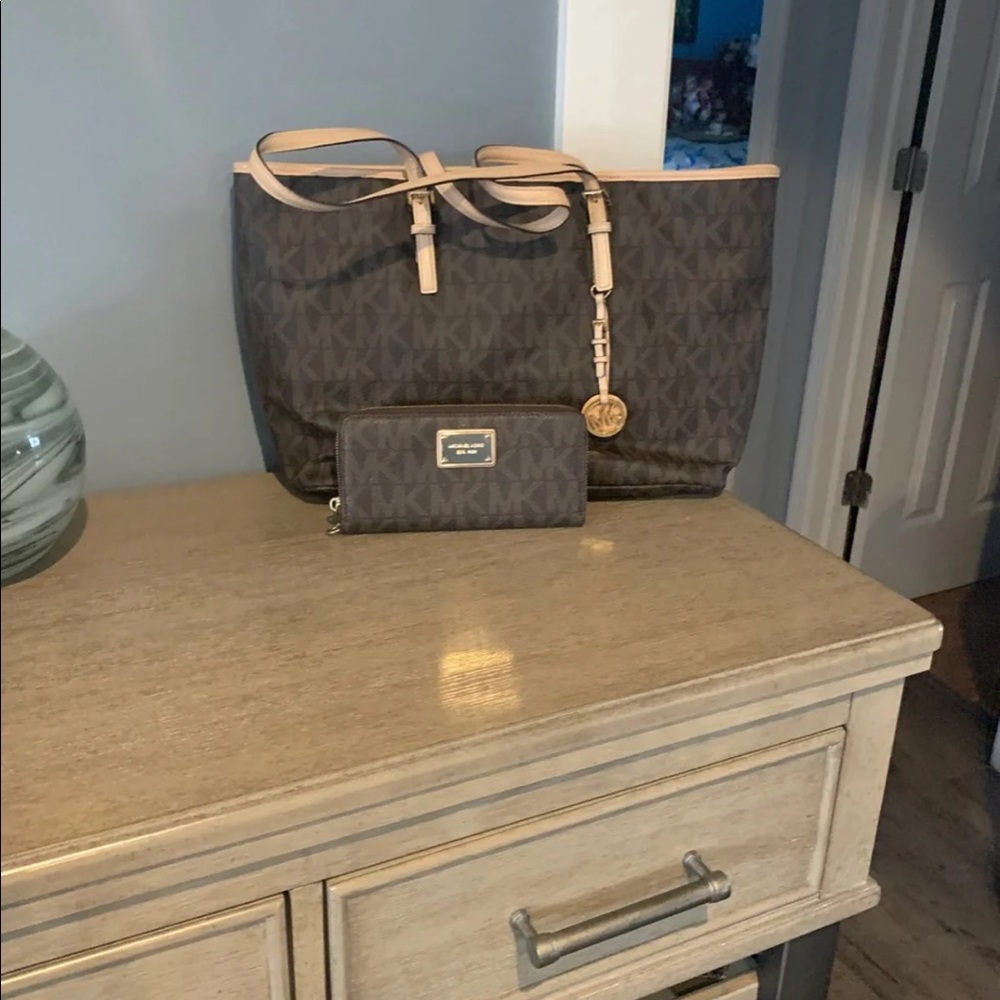 Michael Kors Purse With Matching Wallet!
